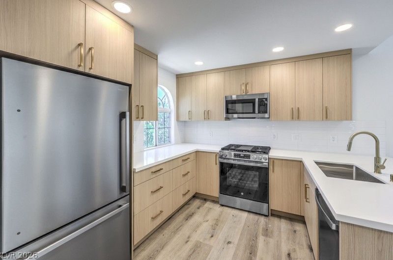 3125 North Buffalo Drive 2127 — photo 3 of 29