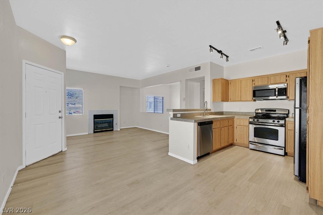 251 South Green Valley Parkway 3322 — photo 2