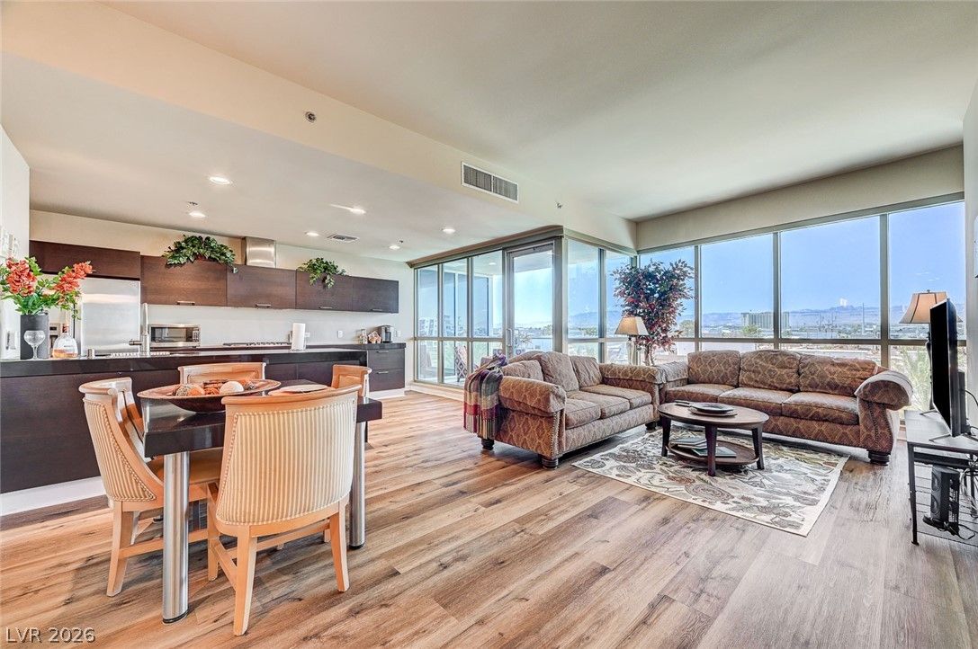 4575 Dean Martin Drive 506 — photo 1