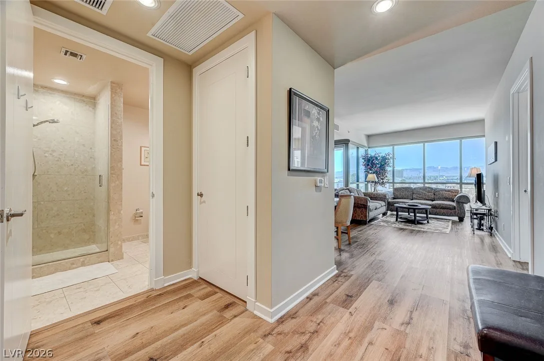4575 Dean Martin Drive 506 — photo 4