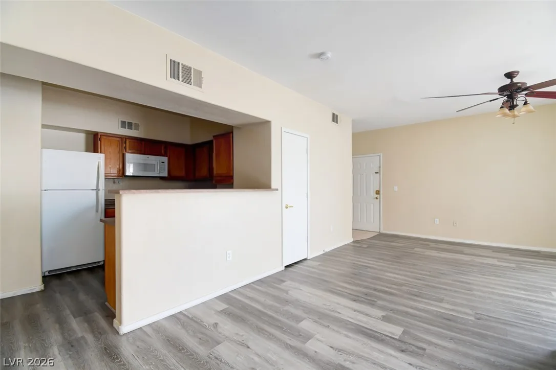 7255 West Sunset Road 1077 — photo 4