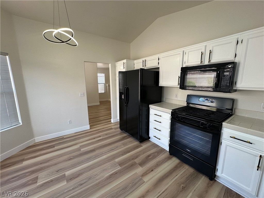 1833 Cedar Bluffs Way — photo 2