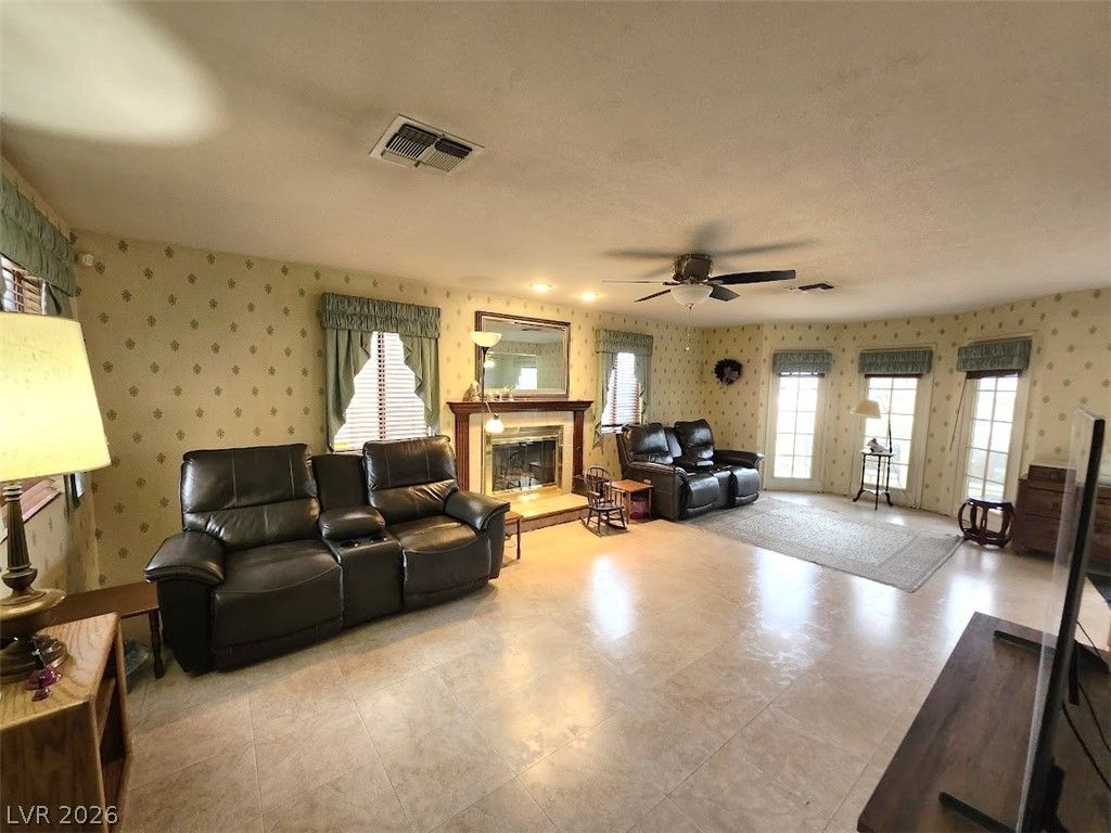 3954 Delos Drive — photo 4 of 39
