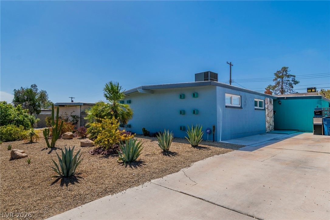 5101 Sun Valley Drive — photo 2 of 40