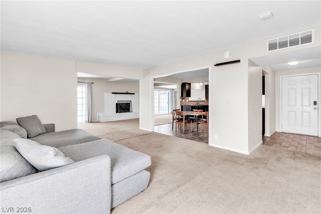 5101 Sun Valley Drive — photo 5 of 40