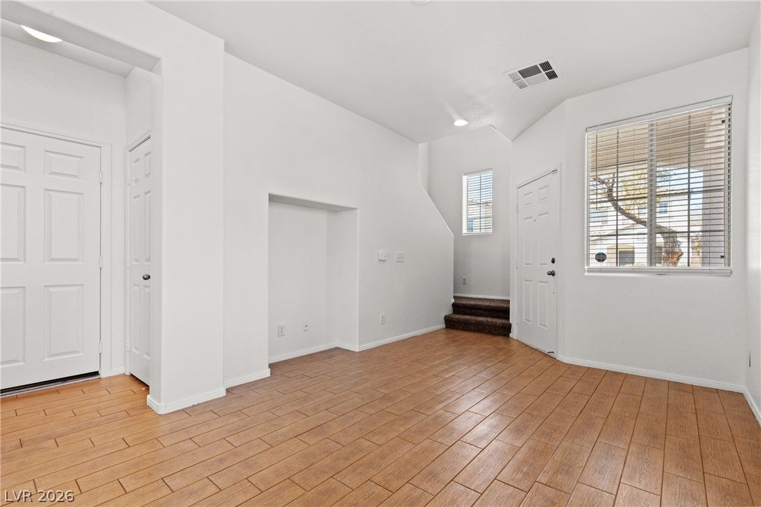 1137 Village Crossing Lane — photo 2