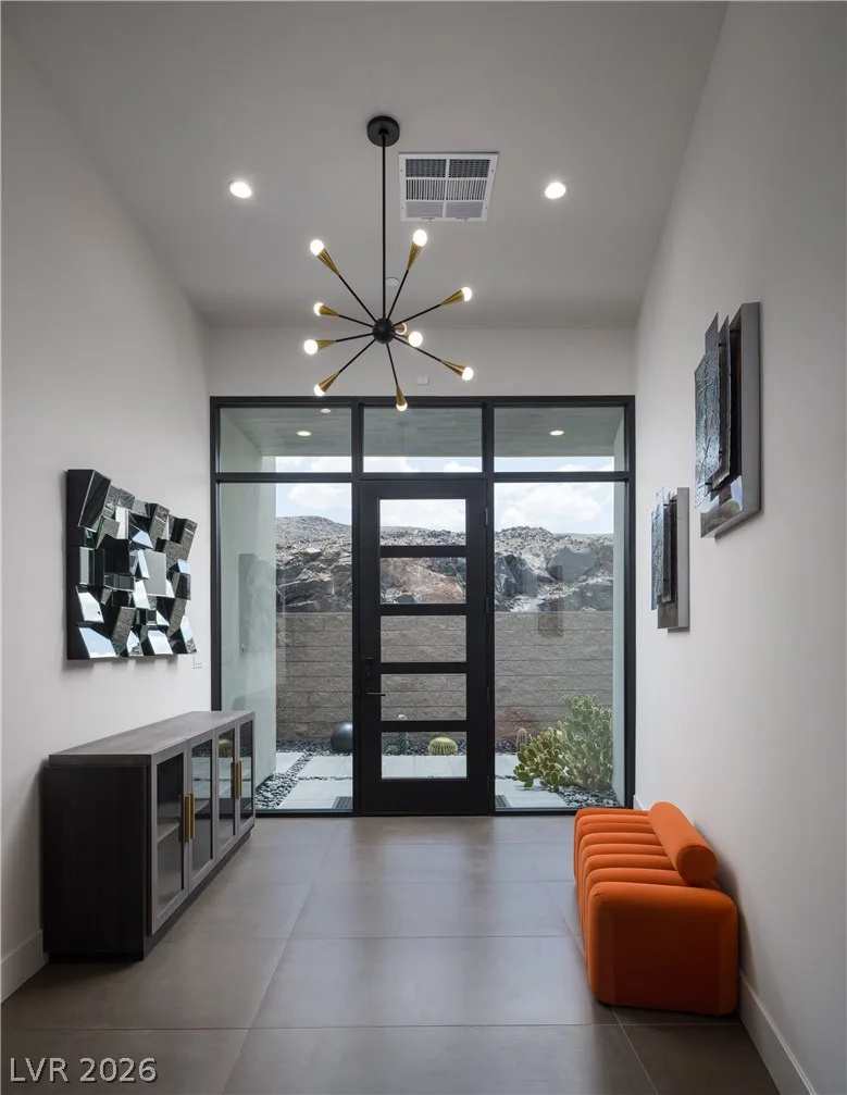 692 Scenic Cliff Drive — photo 2
