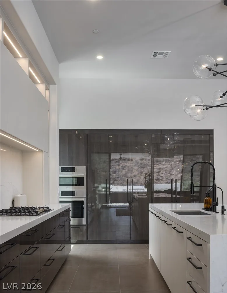 692 Scenic Cliff Drive — photo 5