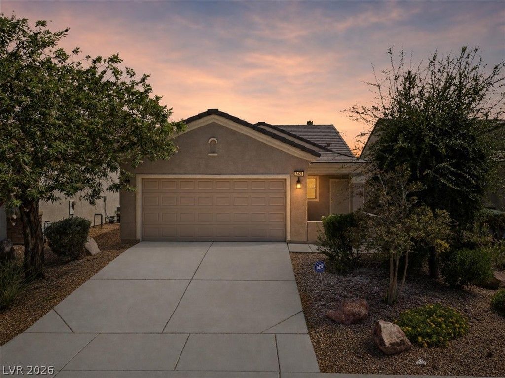 2421 Desert Sparrow Avenue — photo 4