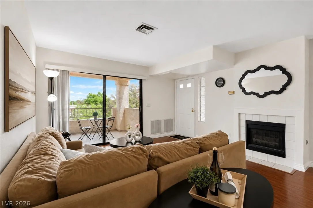 4893 South Torrey Pines Drive 203 — photo 3