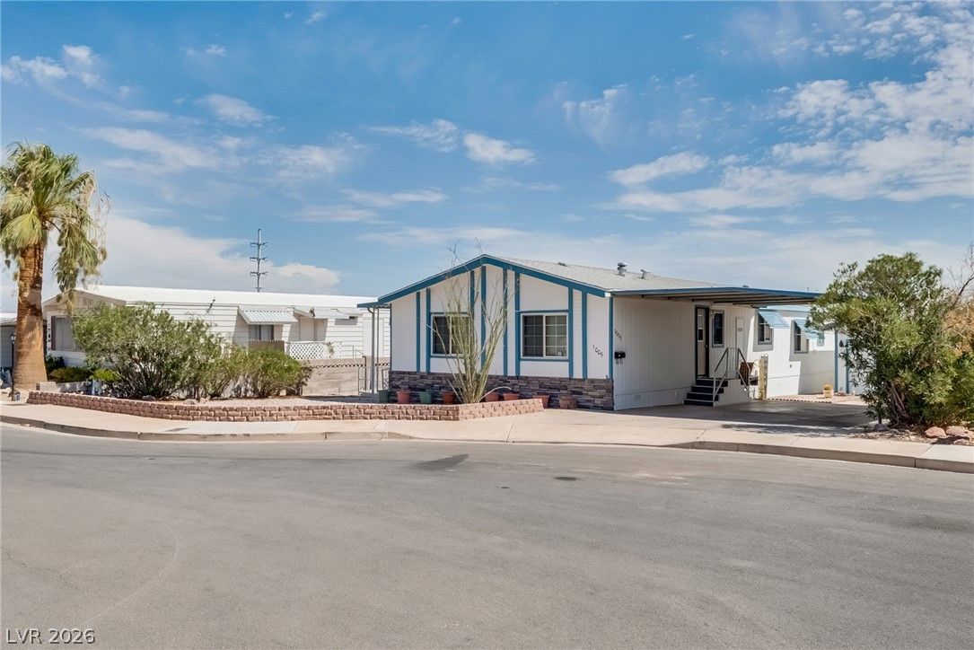 1005 Adobe Circle — photo 3