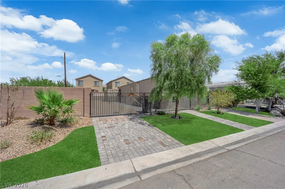 5240 Los Pinos Street — photo 2