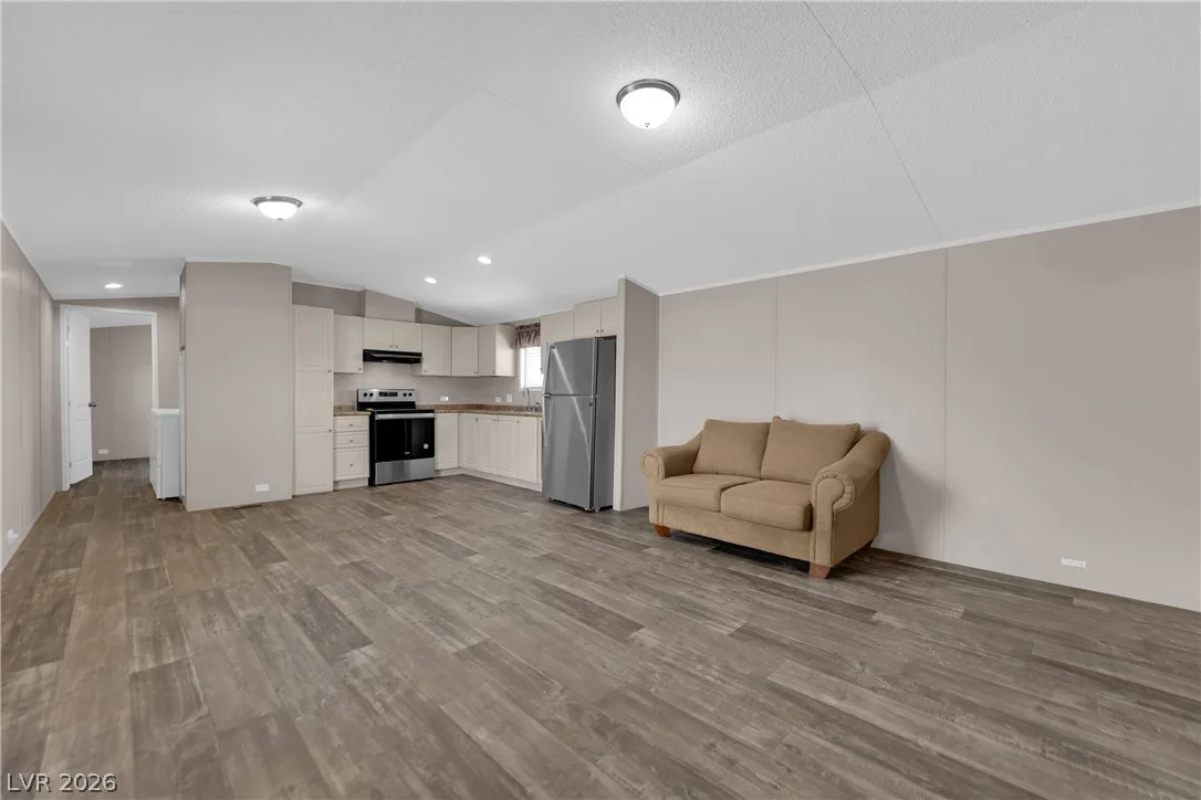 5240 Los Pinos Street — photo 3