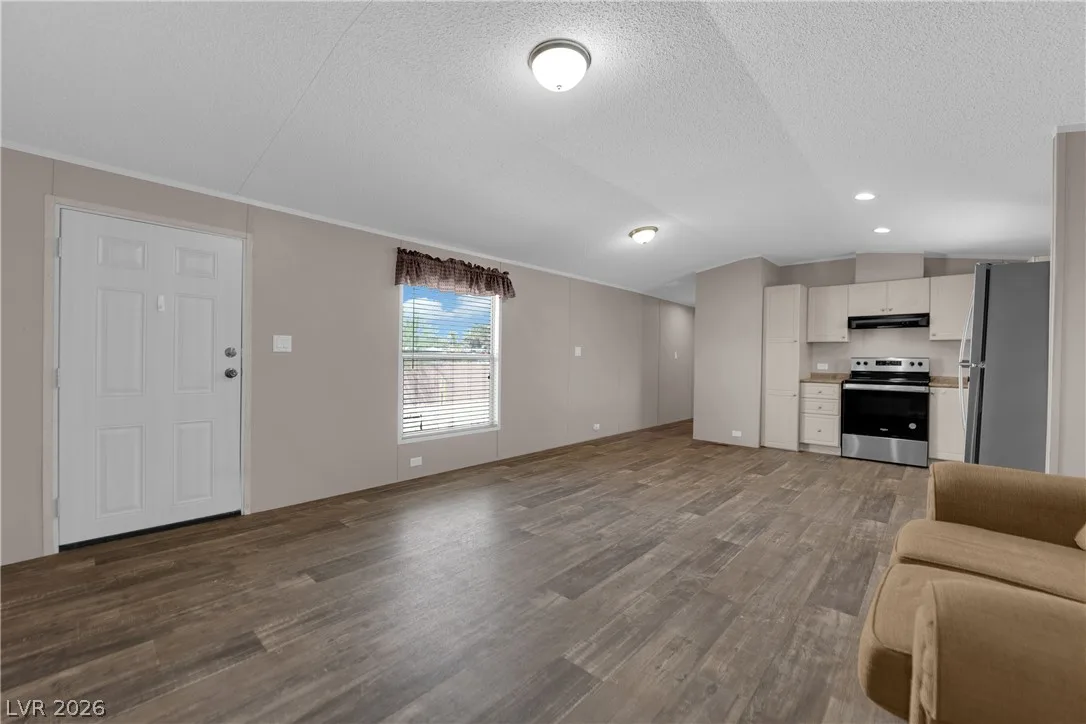 5240 Los Pinos Street — photo 4