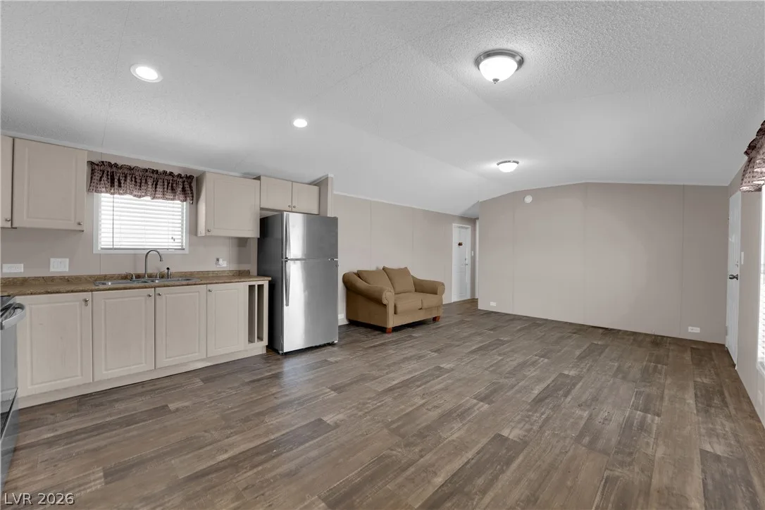 5240 Los Pinos Street — photo 5
