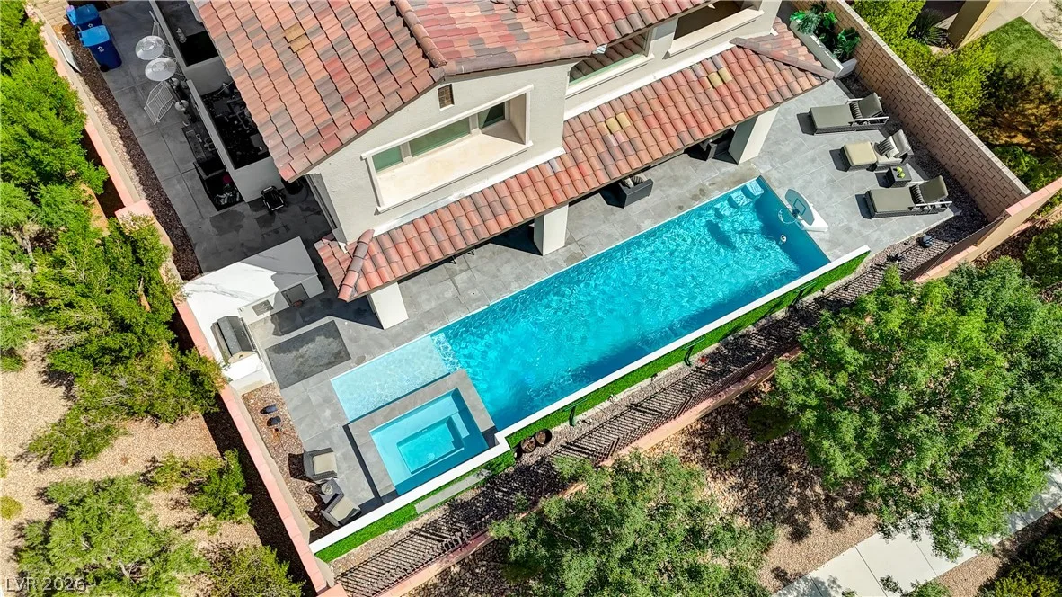 260 Tarragona Breeze Avenue — photo 2
