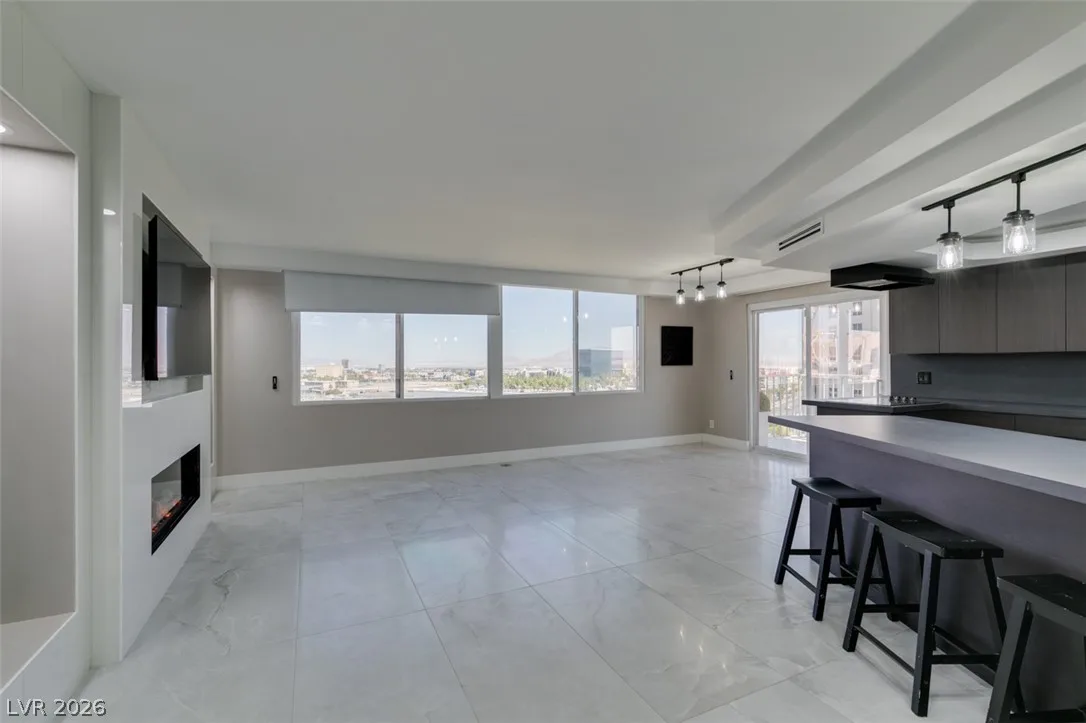 205 East Harmon Avenue 1012 — photo 2
