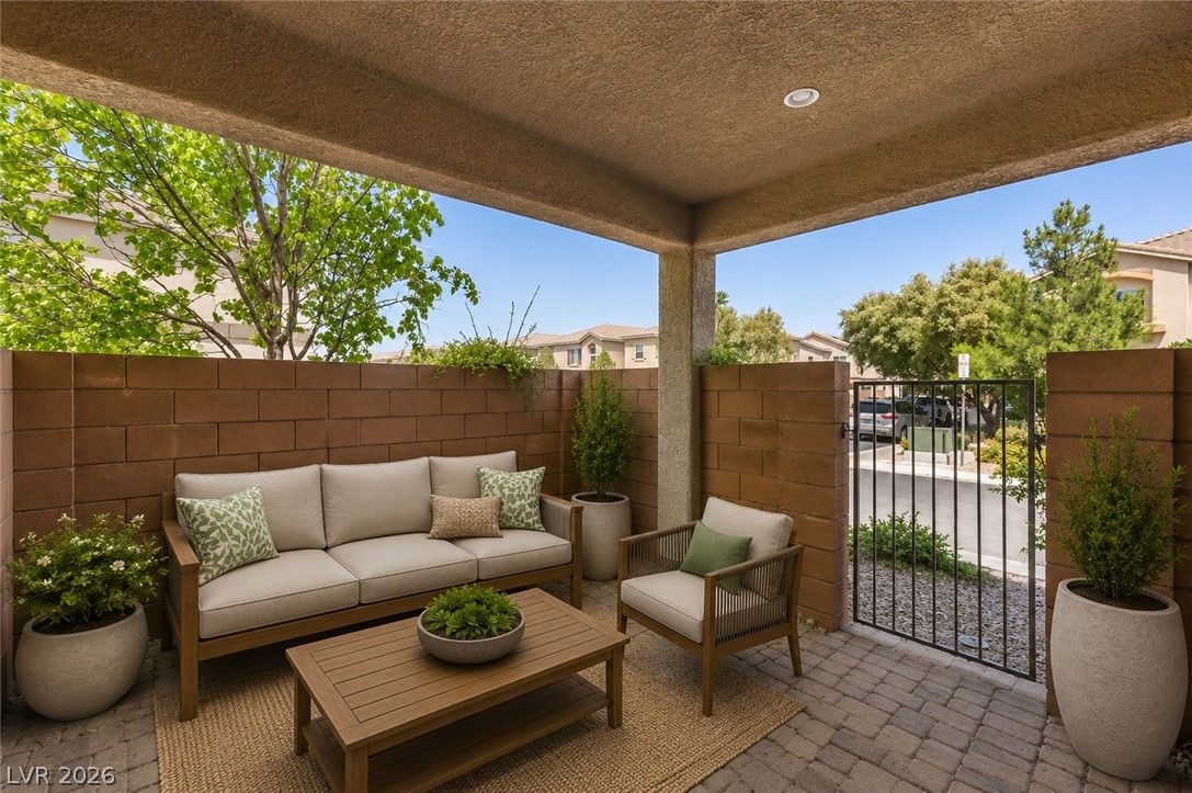 9559 Vega Carpio Avenue — photo 4 of 41