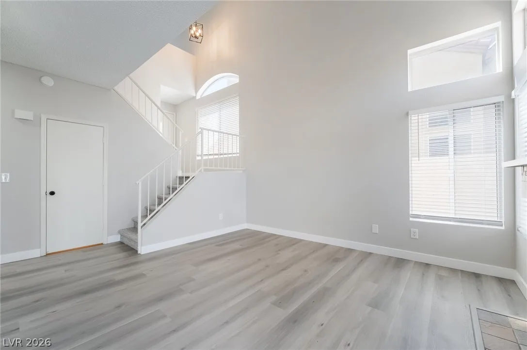1656 CLOISTER Avenue 0 — photo 5