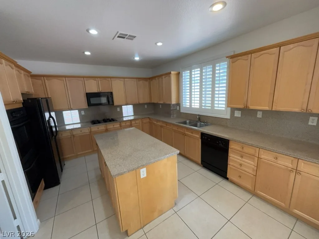 9412 Forest Edge Avenue — photo 2