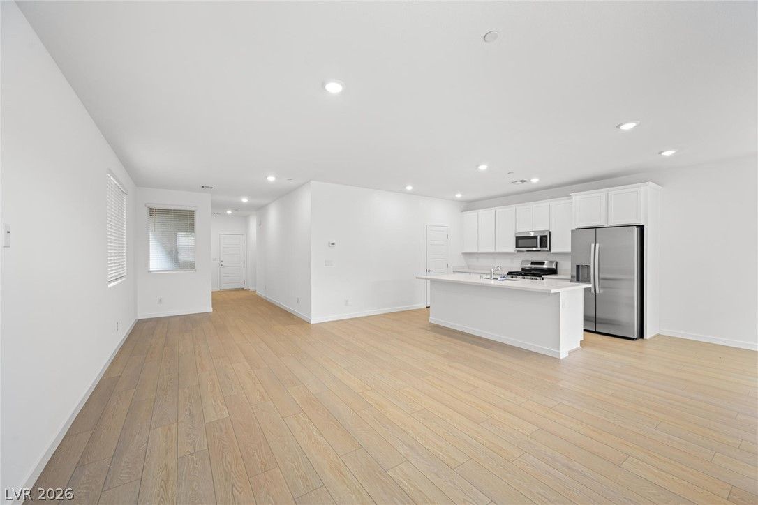 9781 Sunset Canyon Avenue — photo 4 of 31