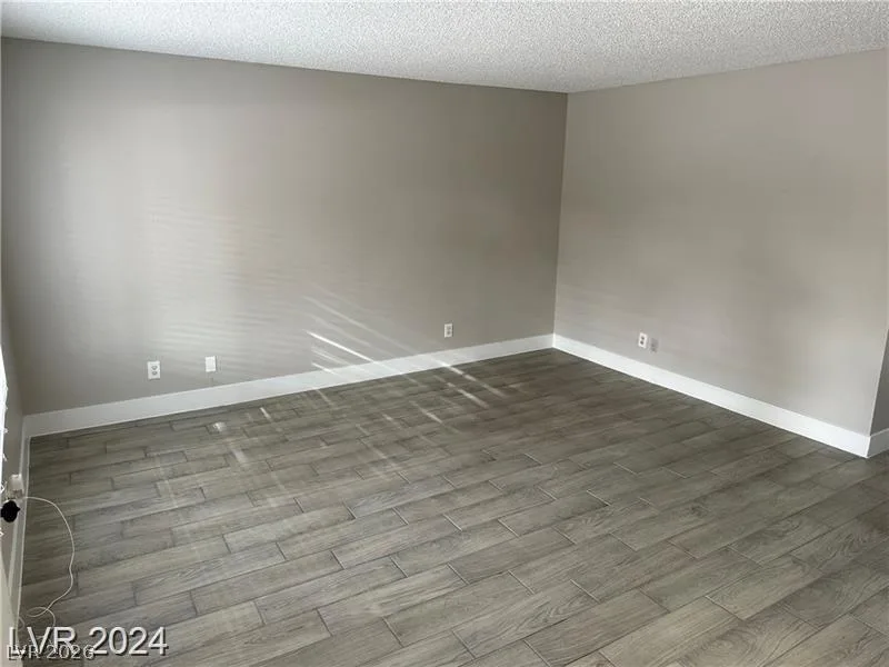 1887 Apricot Court — photo 4