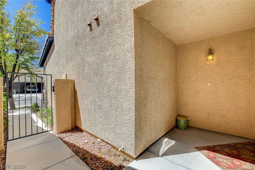 10334 Juniper Creek Lane — photo 4 of 60