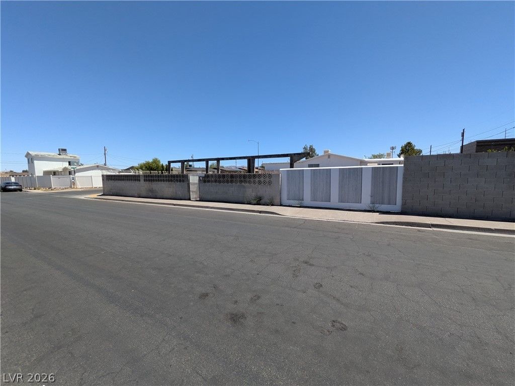 1337 Palm Street — photo 2 of 9