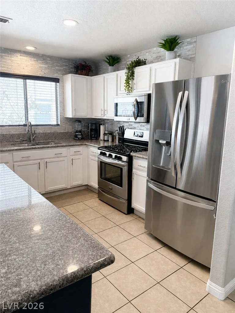 5032 Dancing Lights Avenue — photo 4