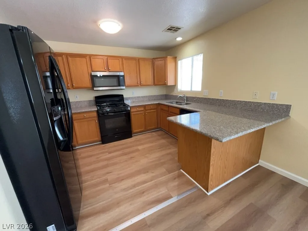 6045 Stone Hollow Avenue — photo 3