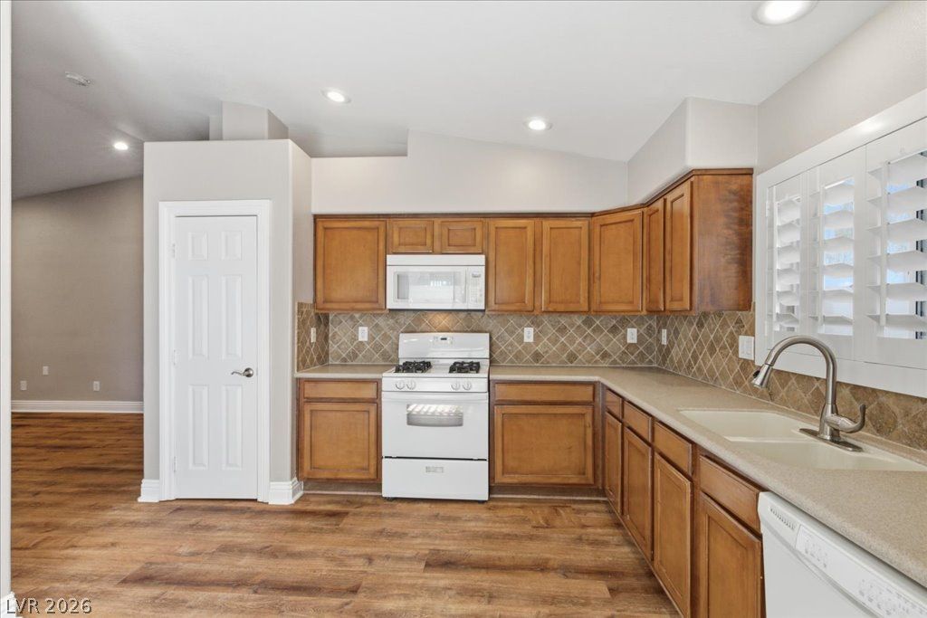5325 Blue Oat Avenue — photo 4