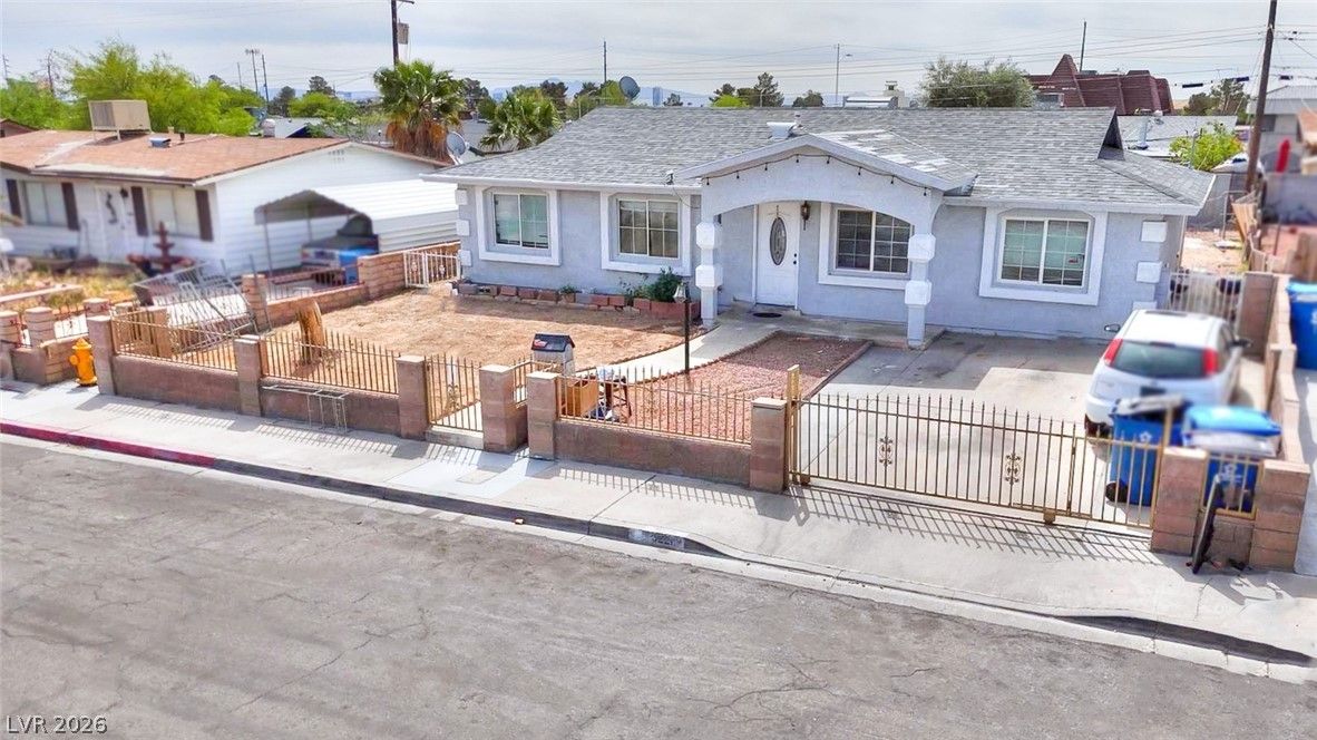 6221 Casada Way — photo 2