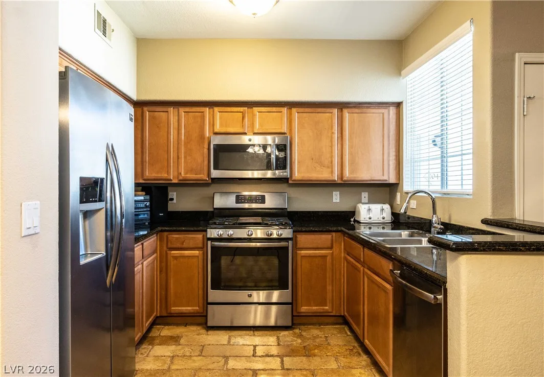 1709 King James Street 203 — photo 3 of 14