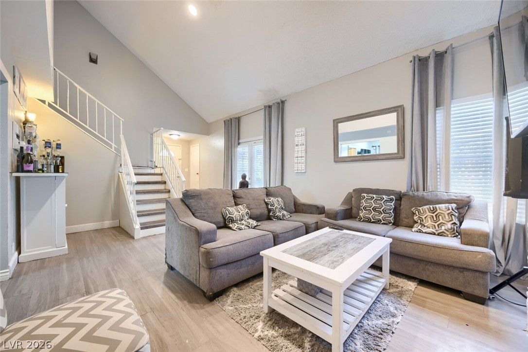 1729 Palo Alto Circle — photo 3 of 17