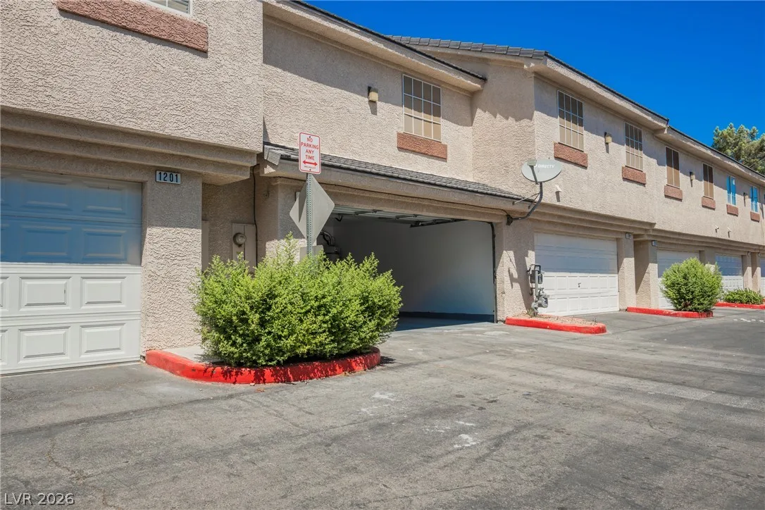 1205 Nevada Sky Street — photo 2