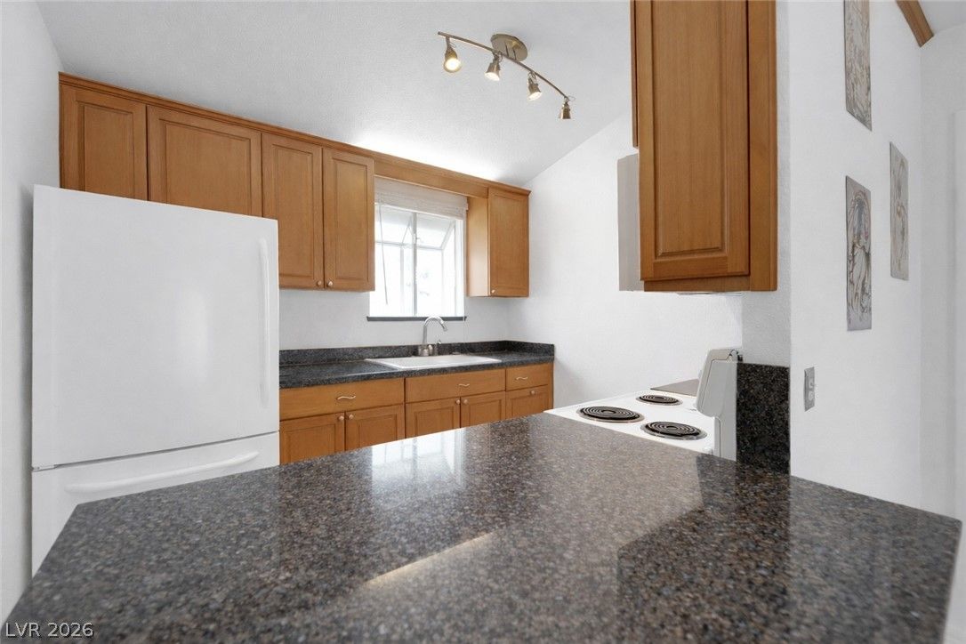 5330 Silvermist Court 202 — photo 4 of 8