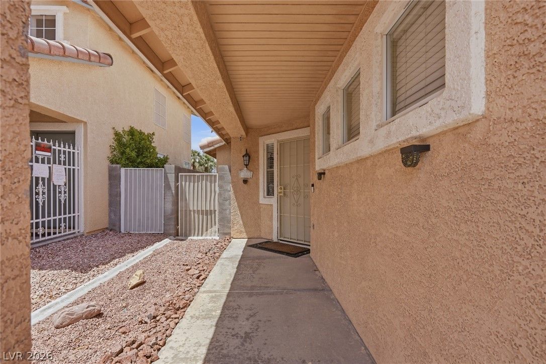 9005 Ivybridge Street — photo 2 of 35