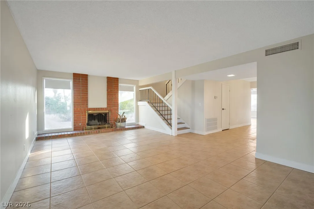 5279 Willowhaven Avenue — photo 4