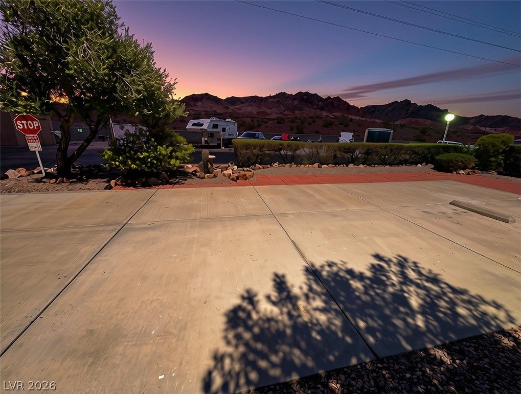 871 Robin Way — photo 2
