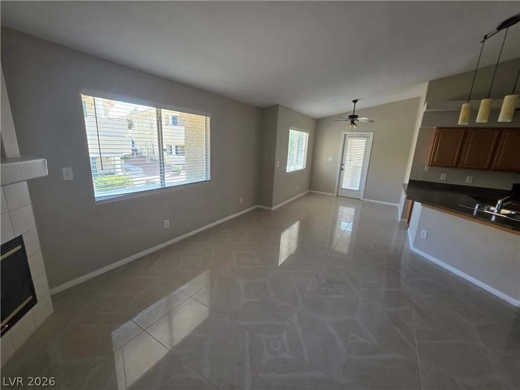 1545 Jenny Linn Drive 1545 — photo 3 of 14
