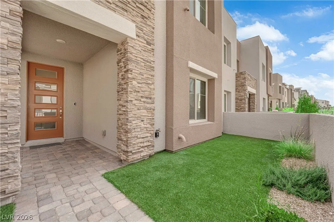 600 North Carriage Hill Drive 1048 — photo 4