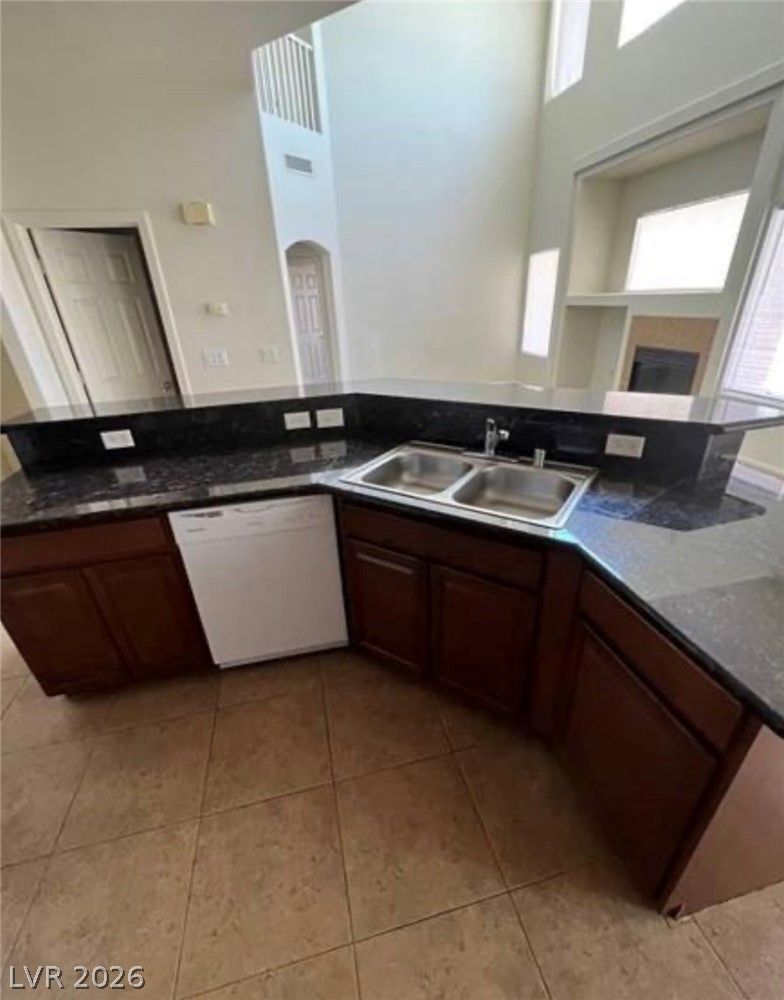 452 Crocus Hill Street — photo 4 of 25