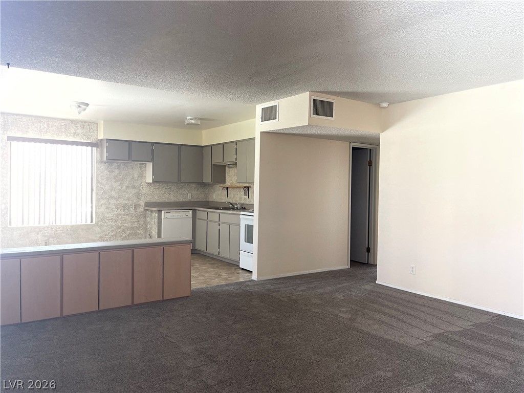 524 FIR Street 102 — photo 3 of 10