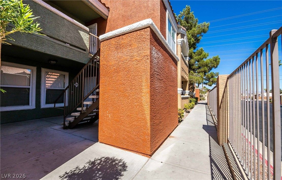 8101 West Flamingo Road 2006 — photo 4