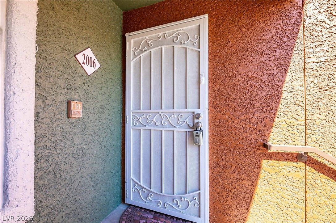 8101 West Flamingo Road 2006 — photo 5