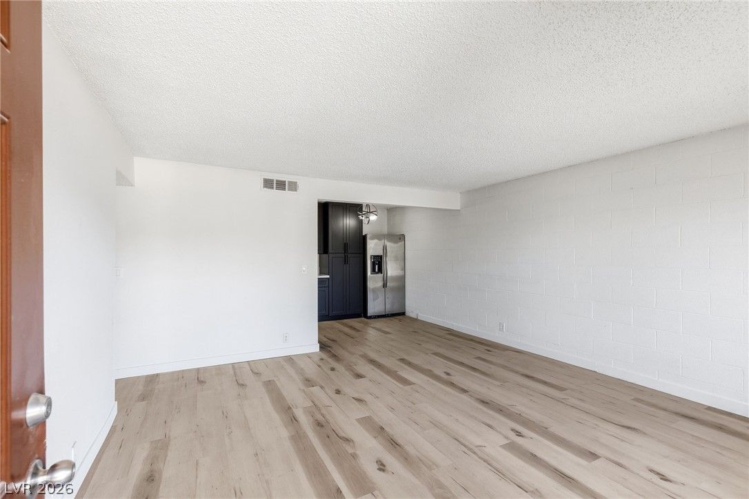 615 South Royal Crest Circle 13 — photo 5