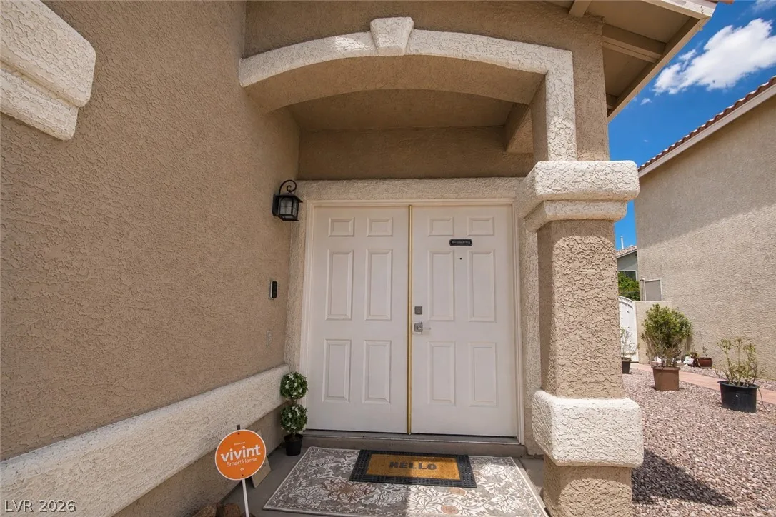 912 Sterling Thorn Court — photo 2