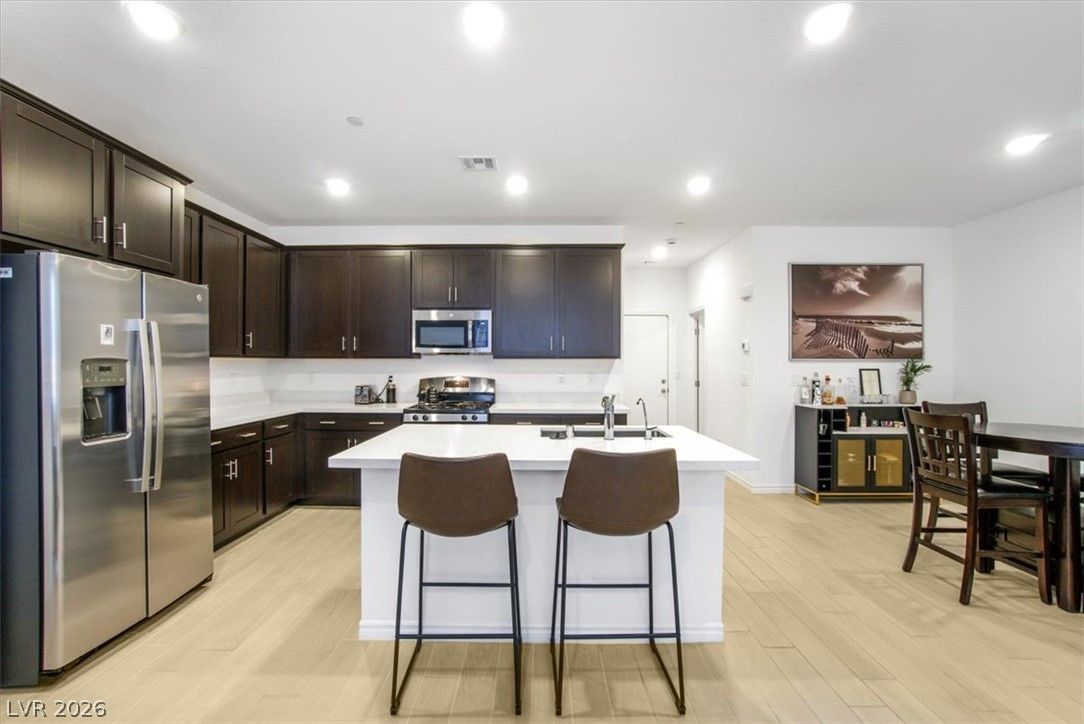 1529 East Eva Crossing Place — photo 3 of 34