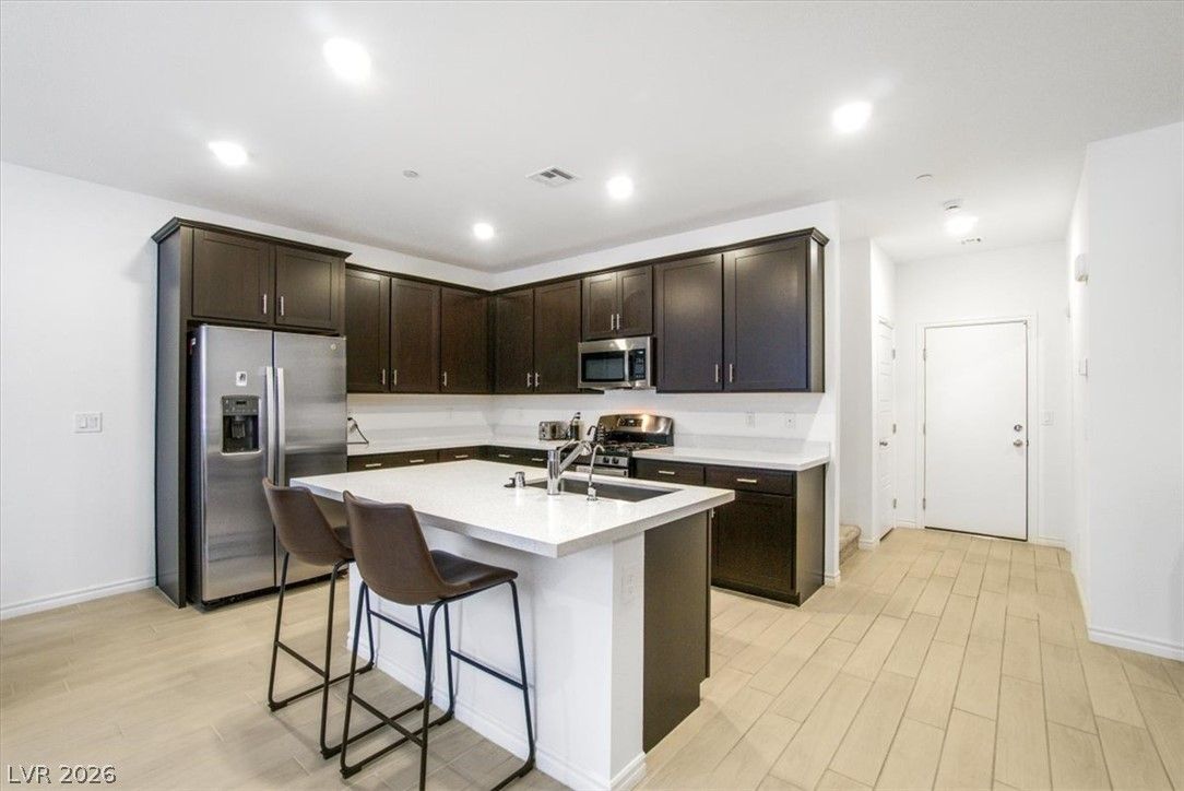 1529 East Eva Crossing Place — photo 4 of 34