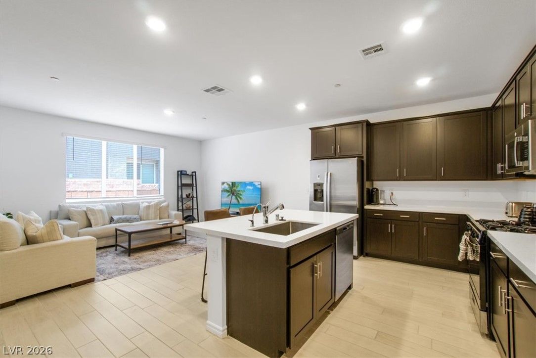 1529 East Eva Crossing Place — photo 5 of 34